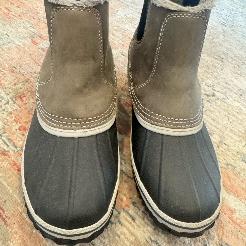 Women’s Waterproof Duck Boots size 8.5